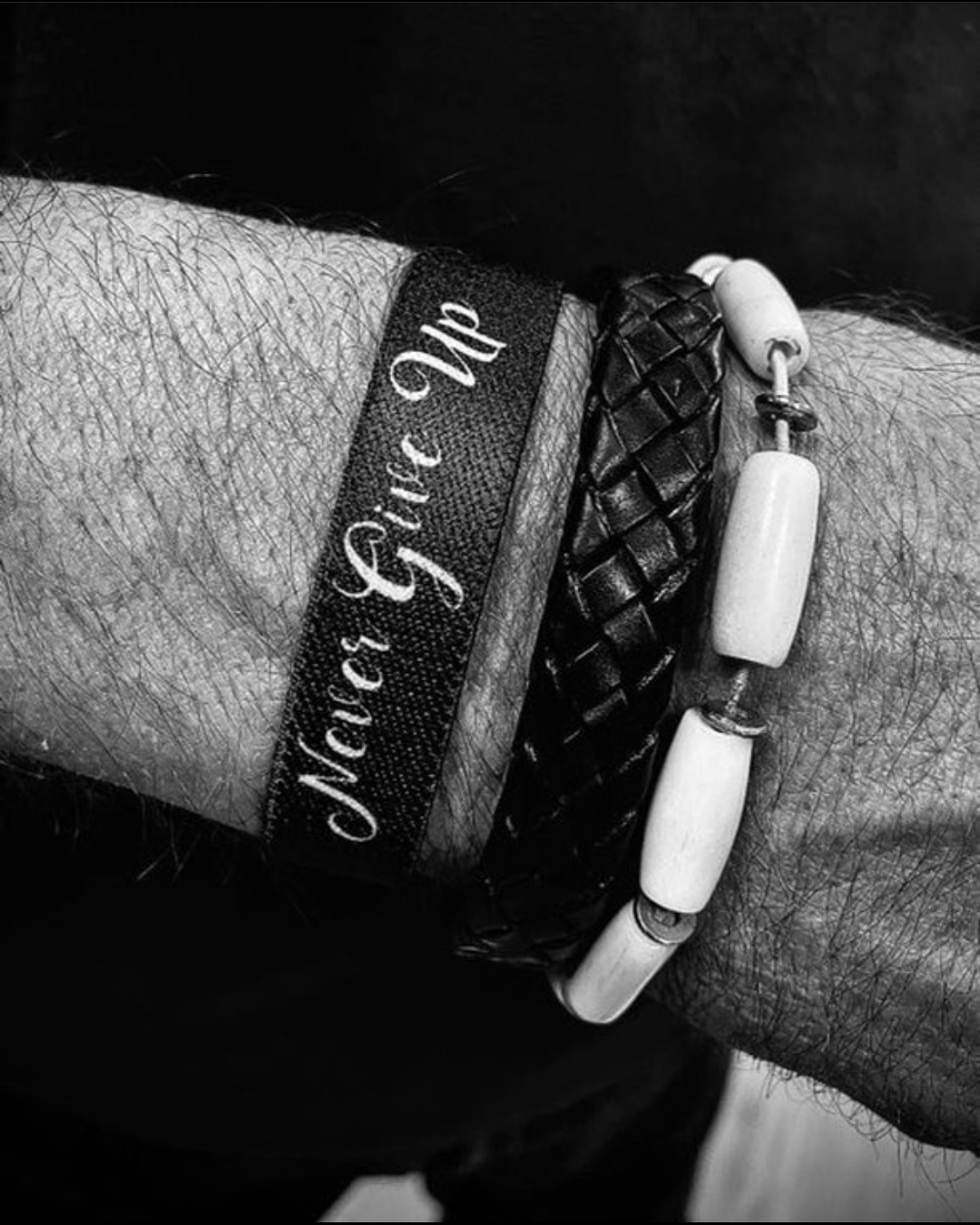 'Never Give Up' Wristband